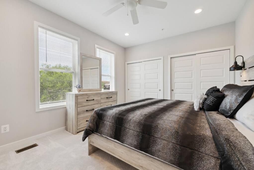 Apartment Spacious 3bedroom Duplex With Rooftop Deck! Washington